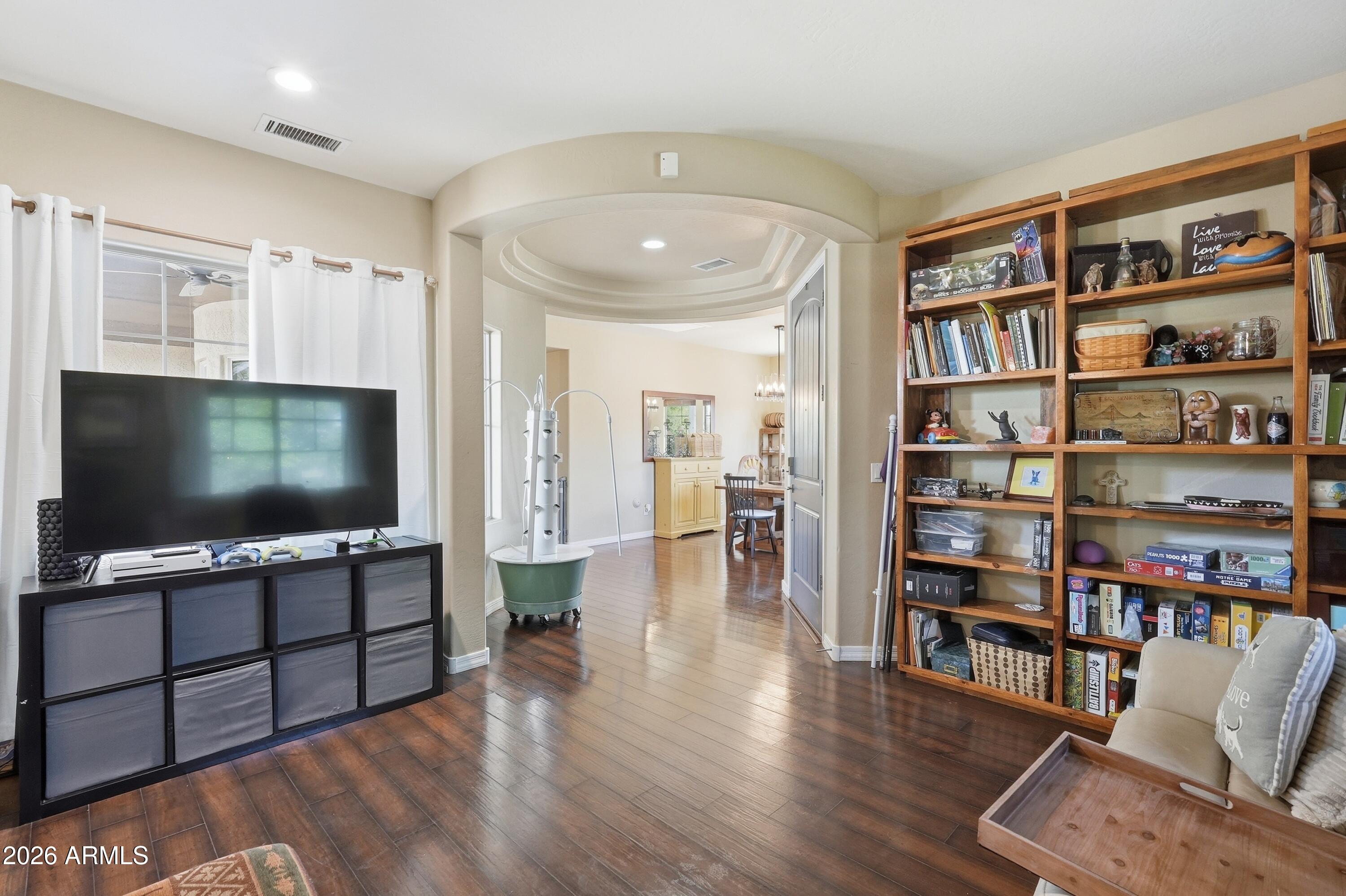 2877 N Heritage Street