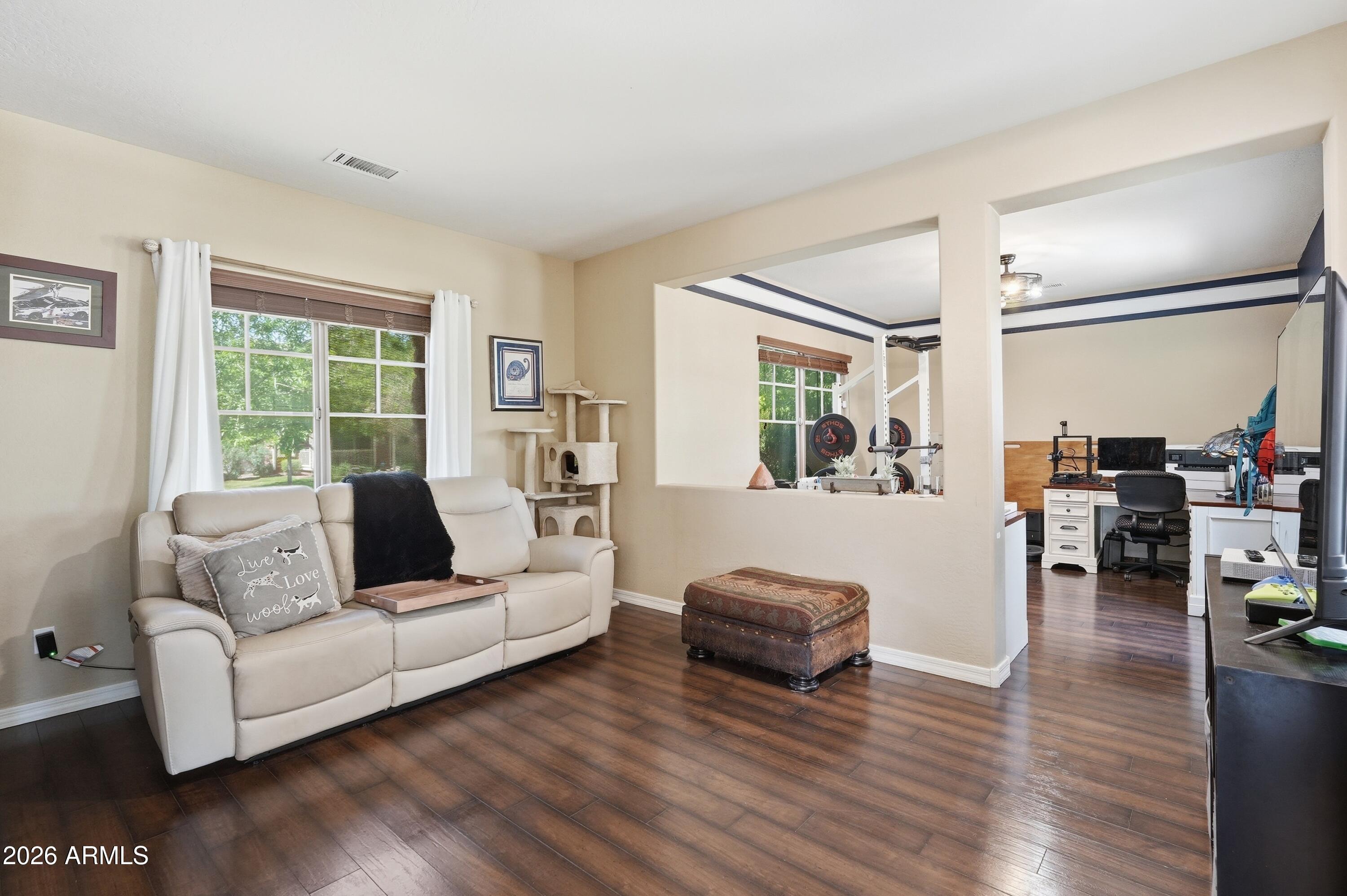 2877 N Heritage Street