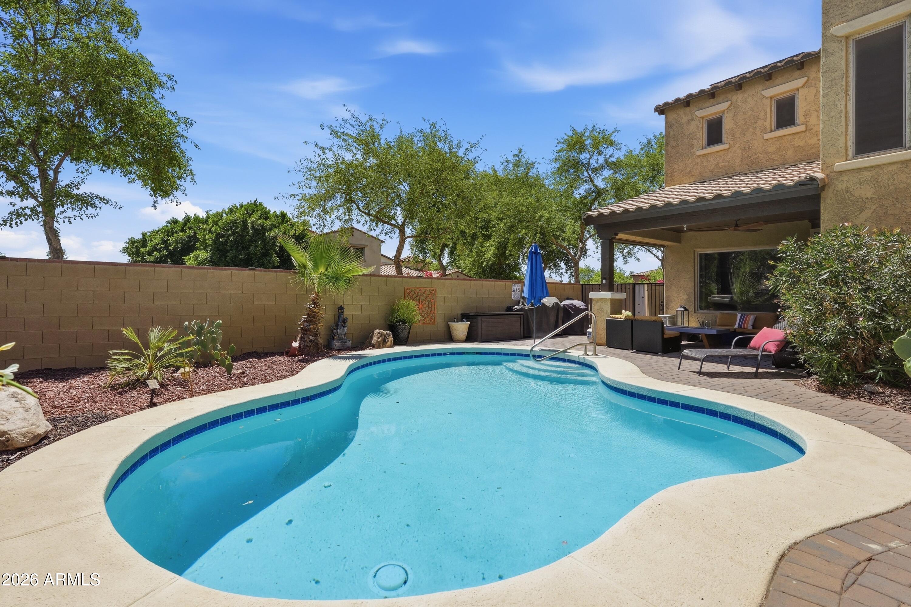 2877 N Heritage Street