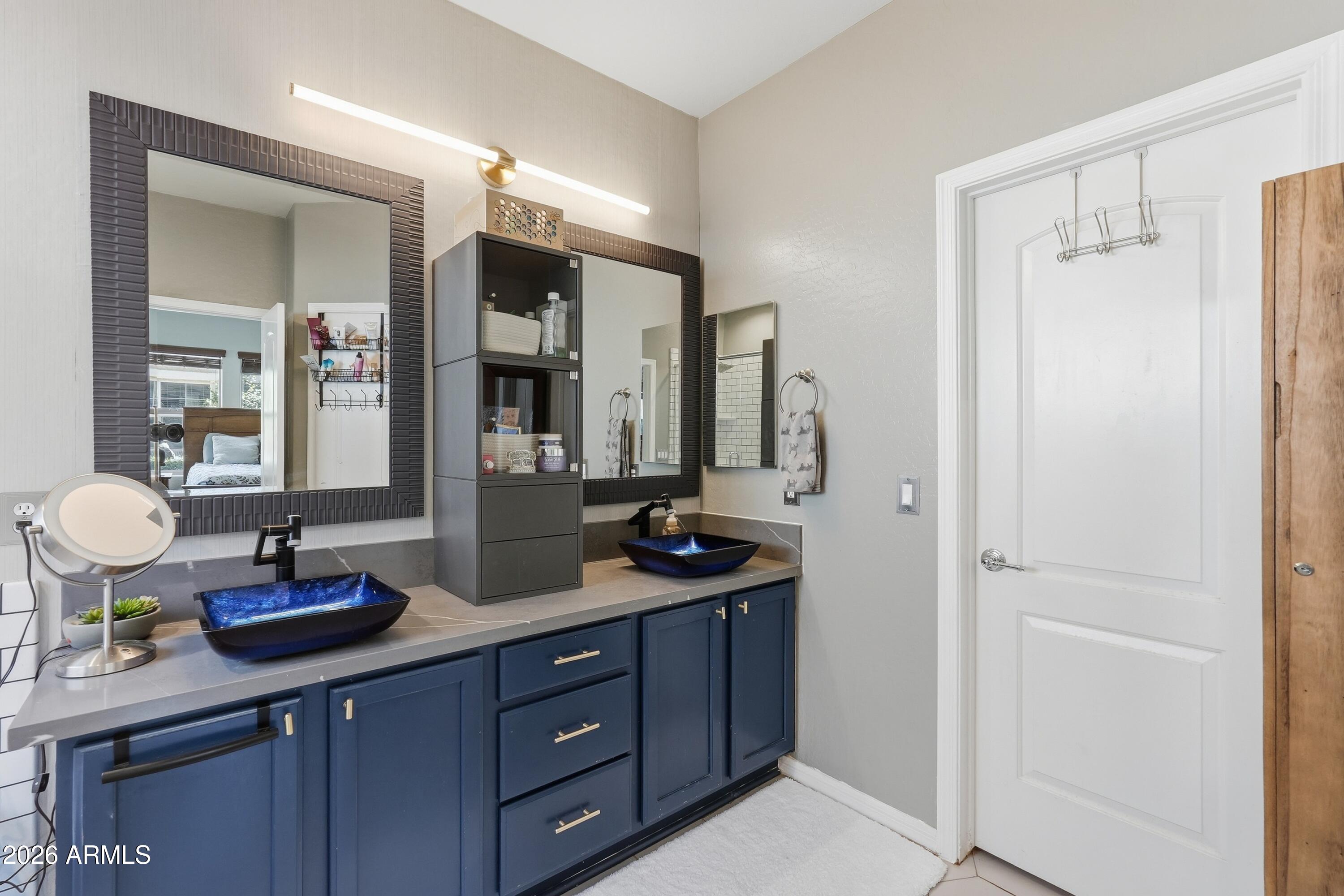 2877 N Heritage Street