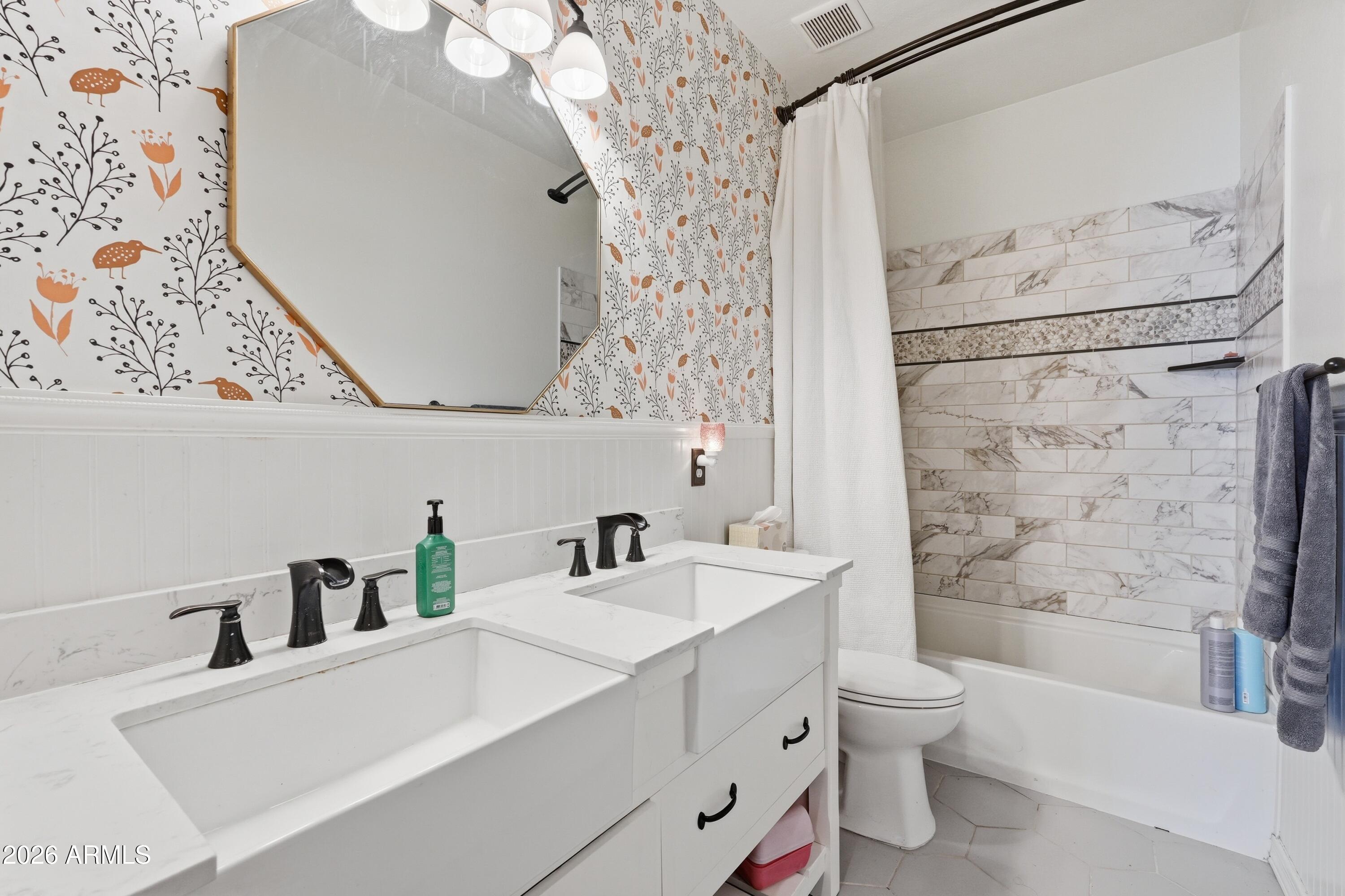 2877 N Heritage Street