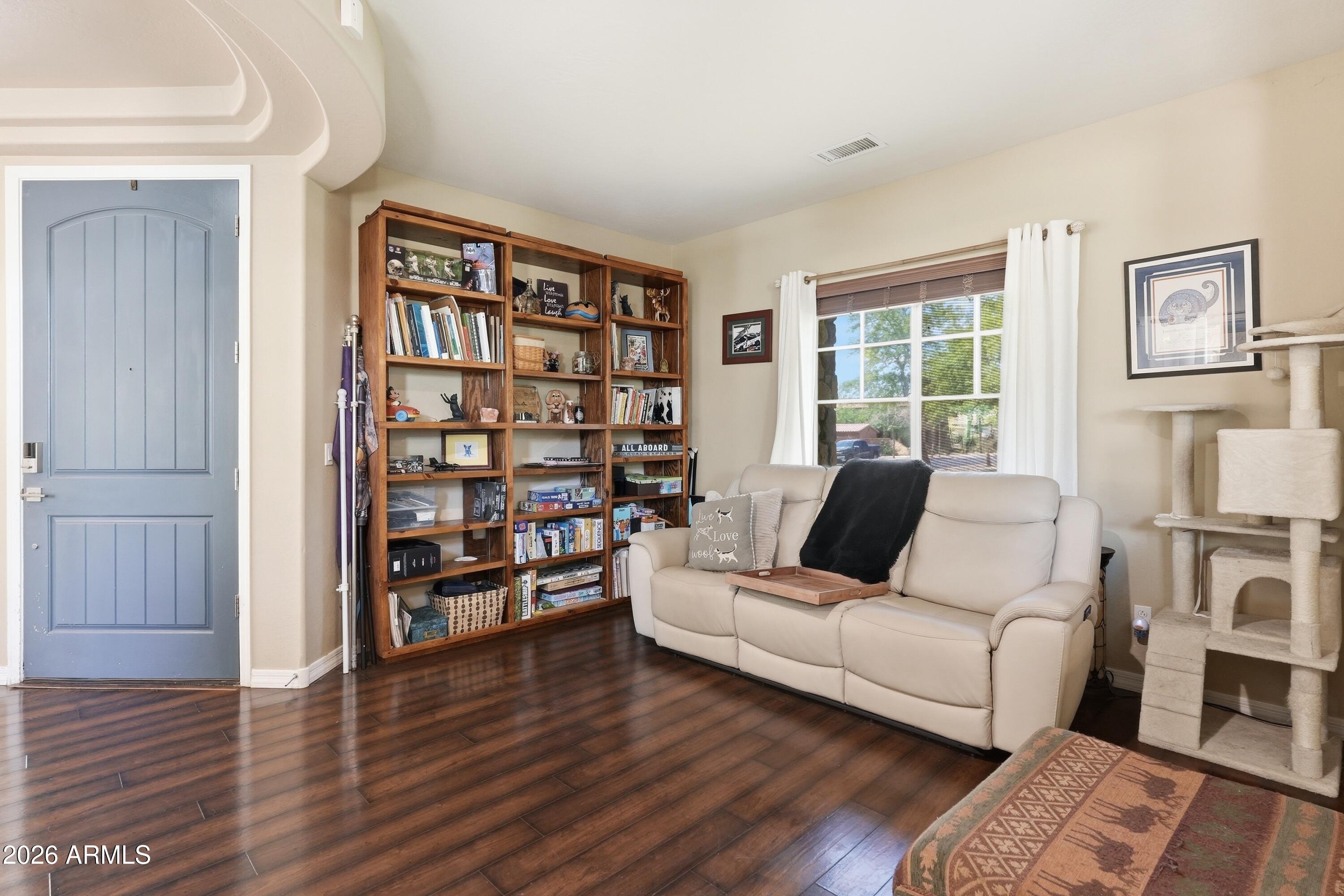 2877 N Heritage Street