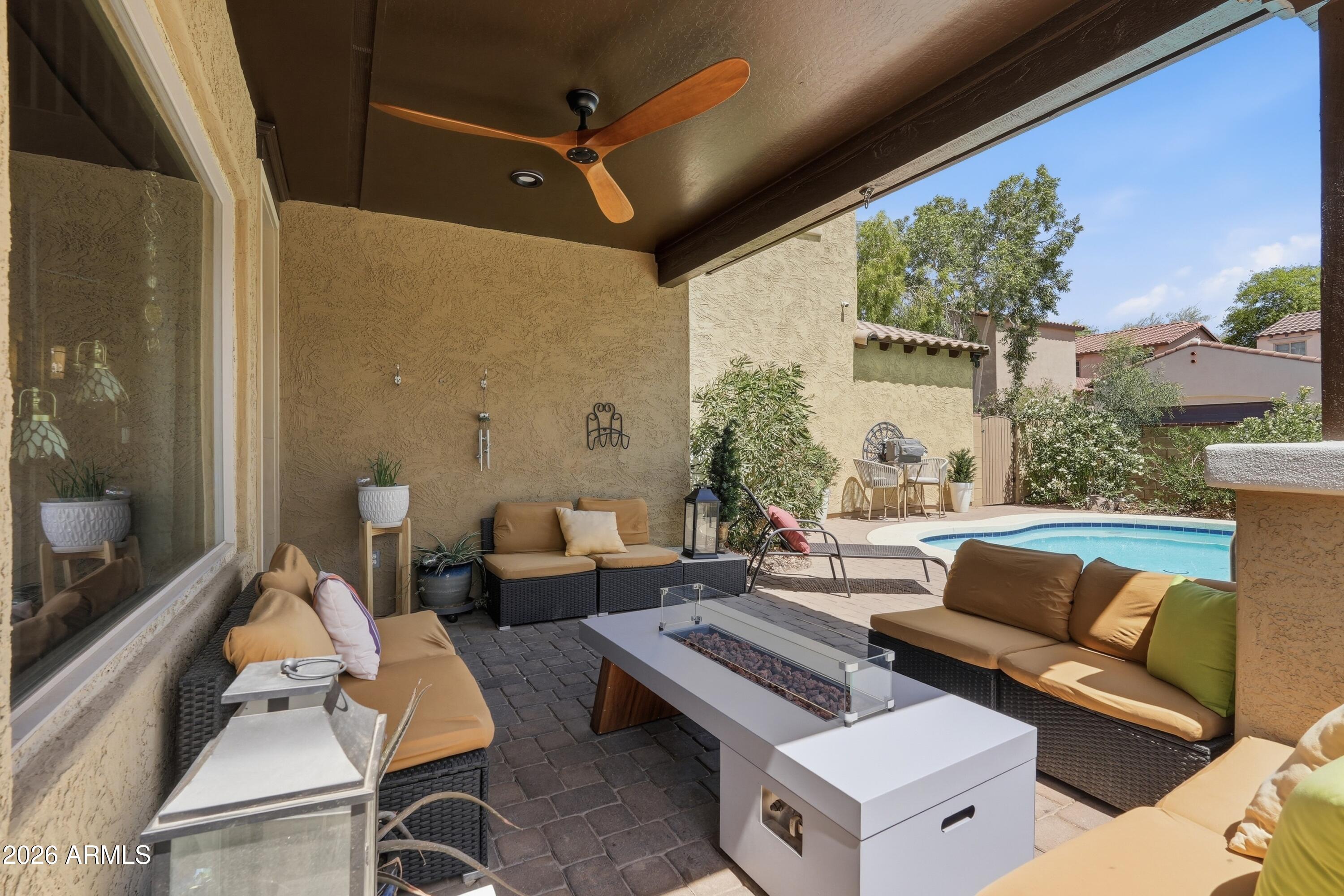 2877 N Heritage Street