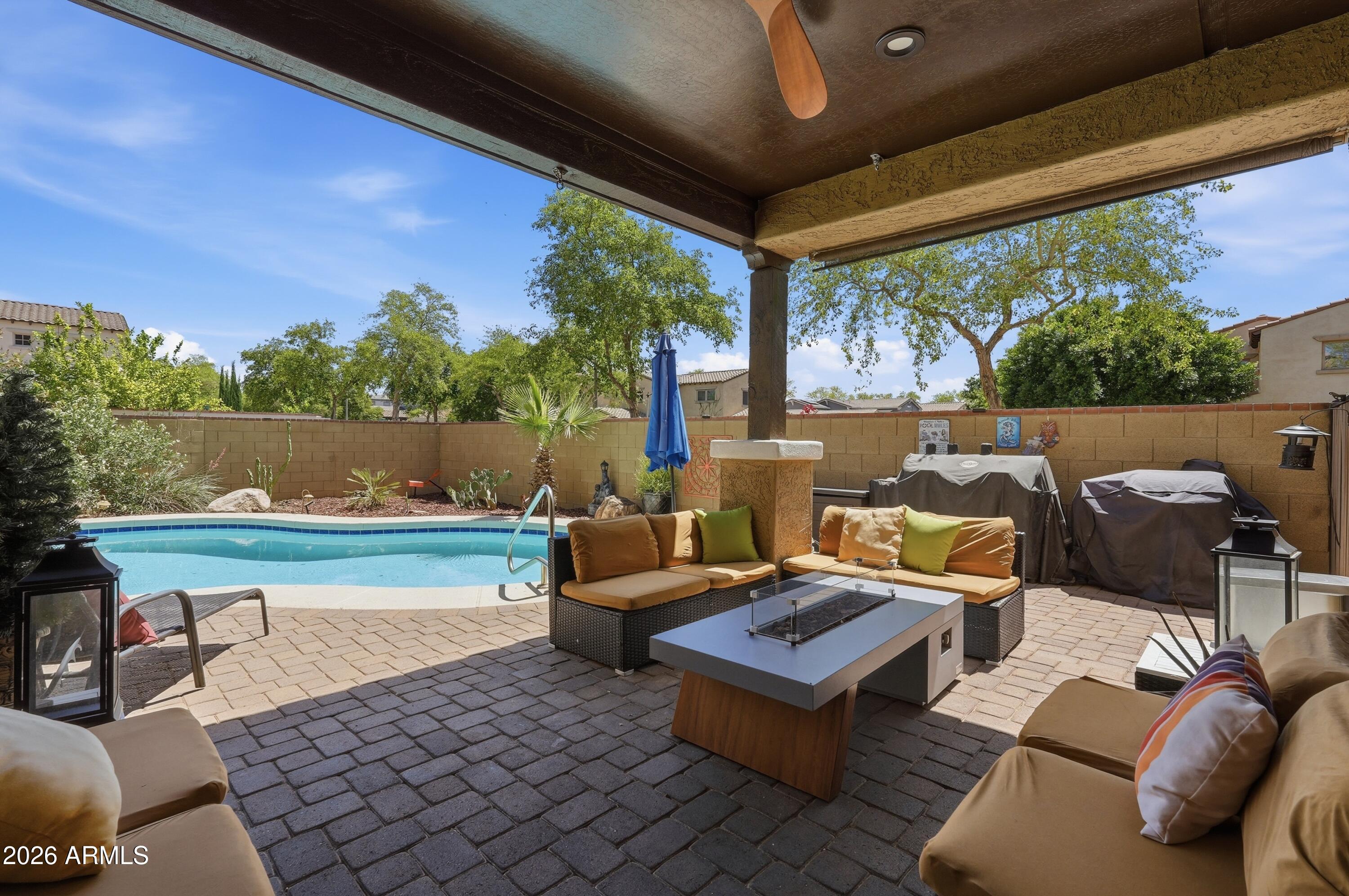 2877 N Heritage Street