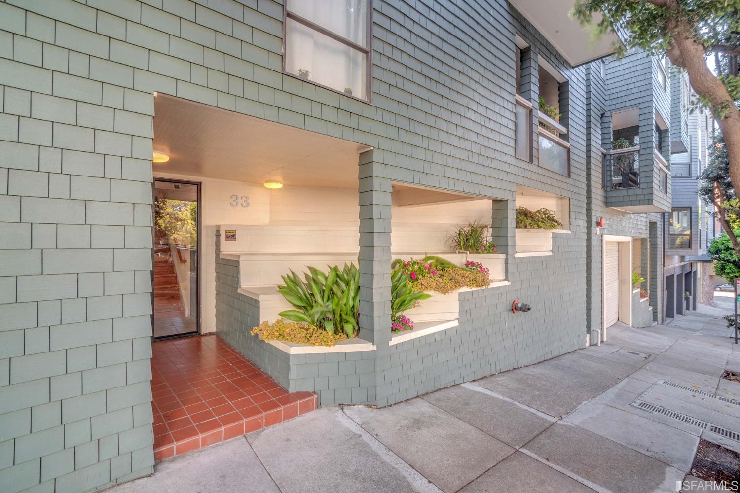 33 Midway Street Unit: 202