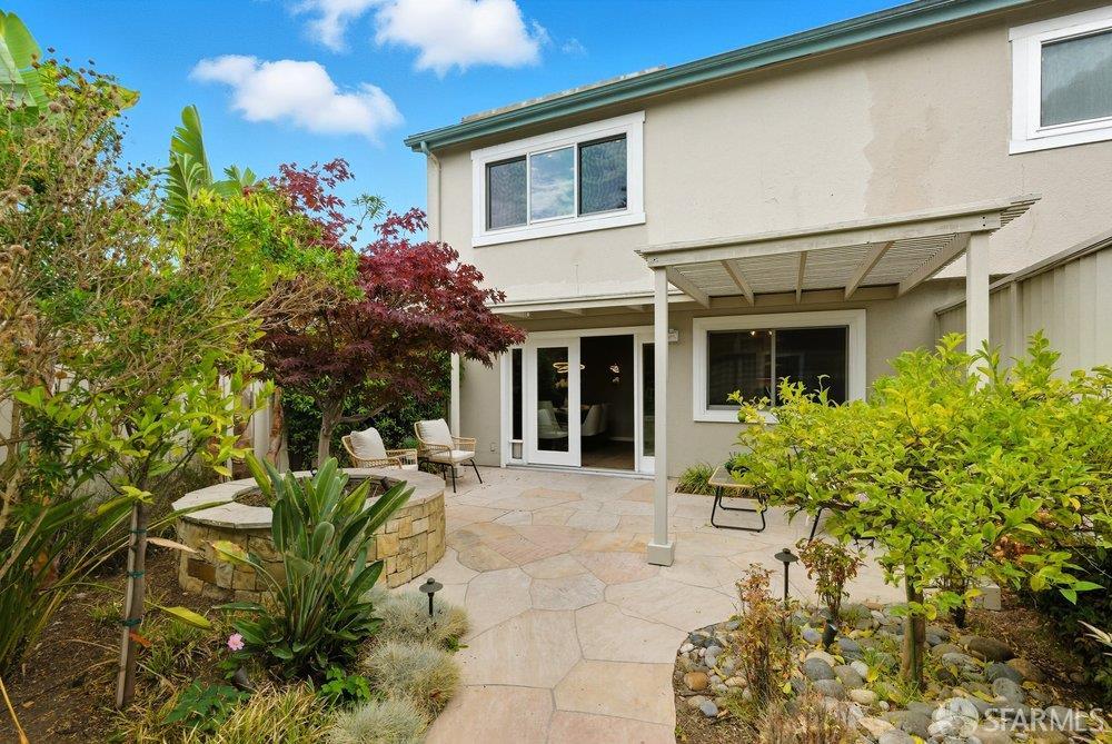 1074 Eagle Lane