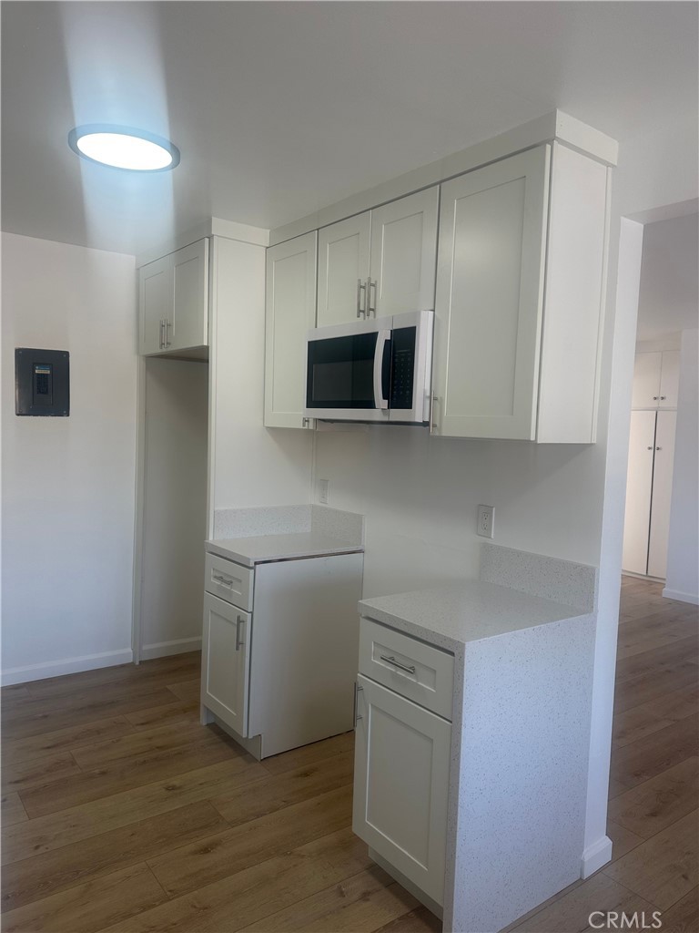 1107 W Broadway 4