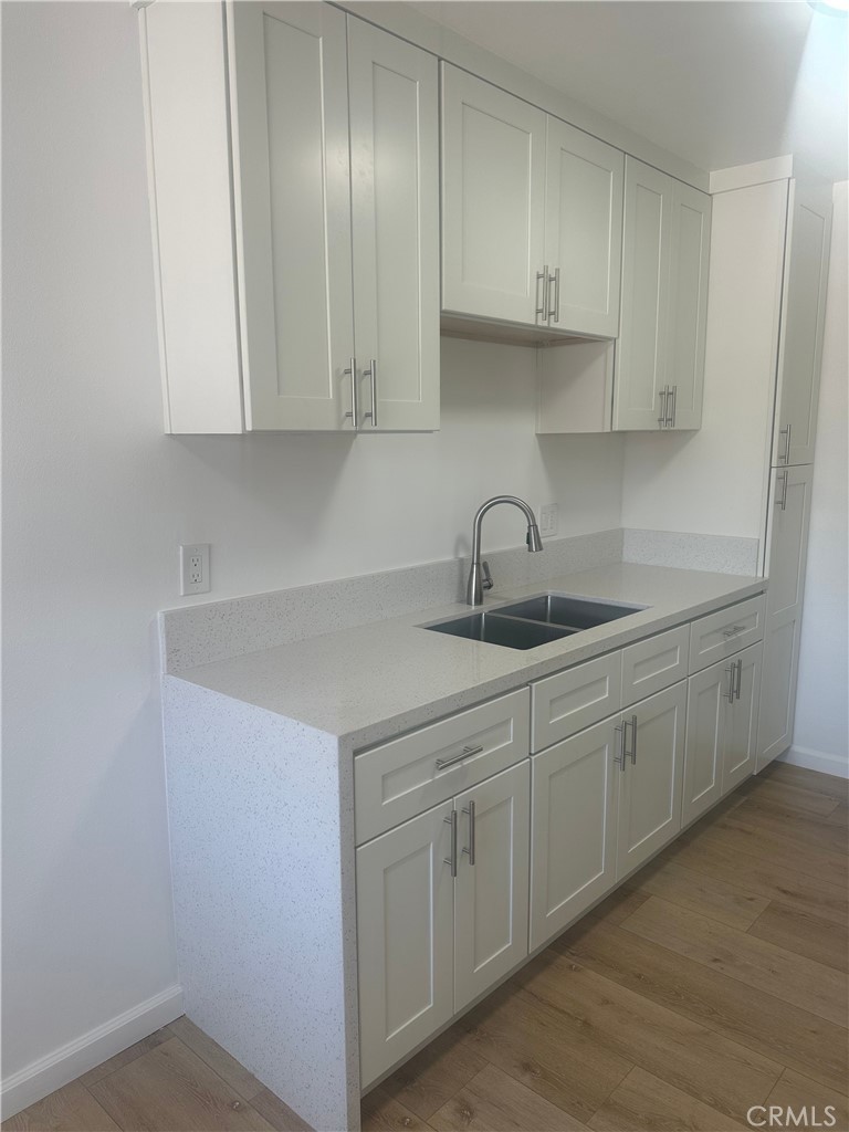 1107 W Broadway 4