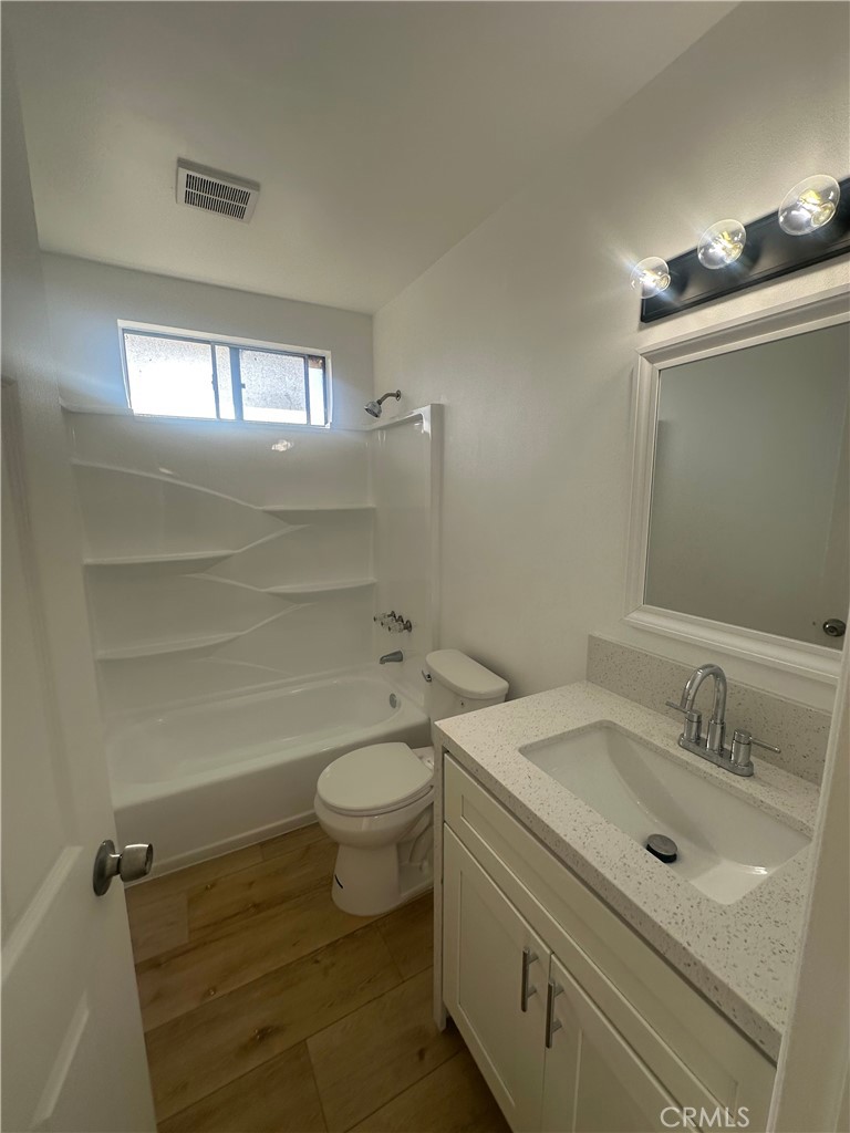 1107 W Broadway 4