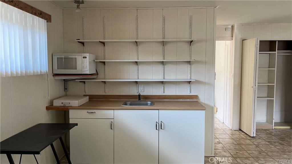 1423 E Beta Place Studio