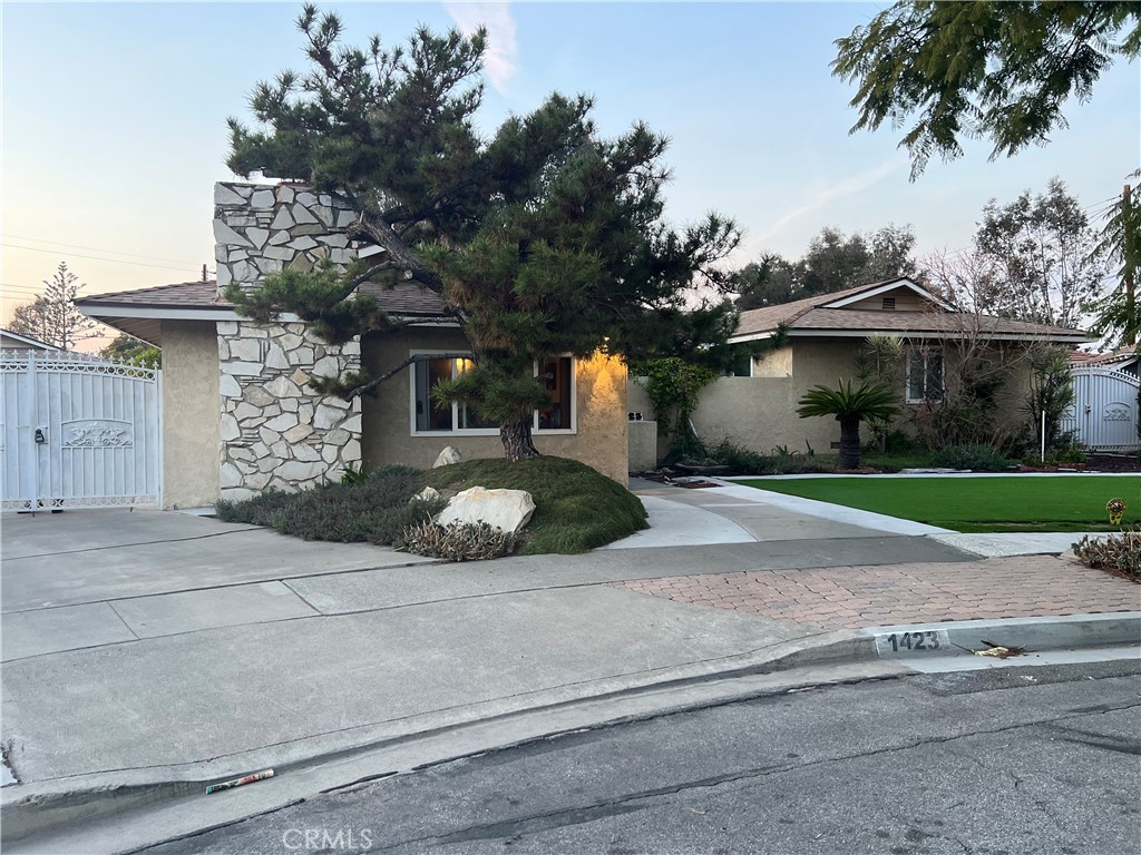 1423 E Beta Place Studio