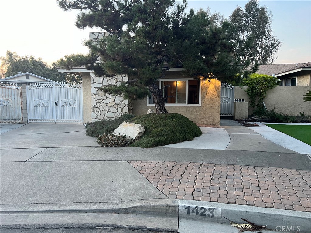 1423 E Beta Place Studio