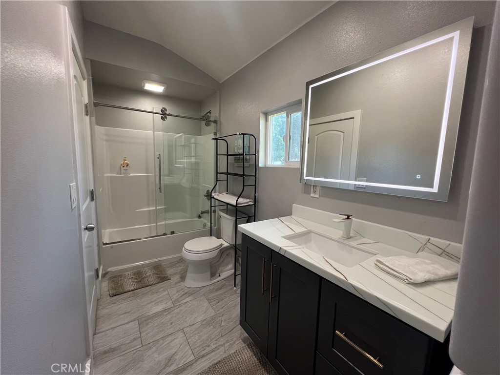 1685 W Cerritos Avenue