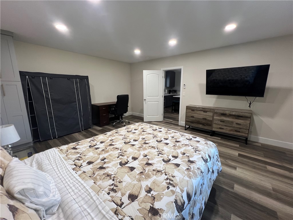 1685 W Cerritos Avenue