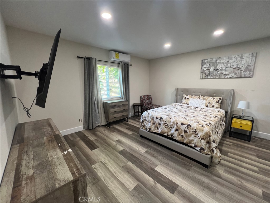 1685 W Cerritos Avenue