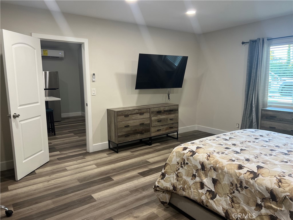1685 W Cerritos Avenue