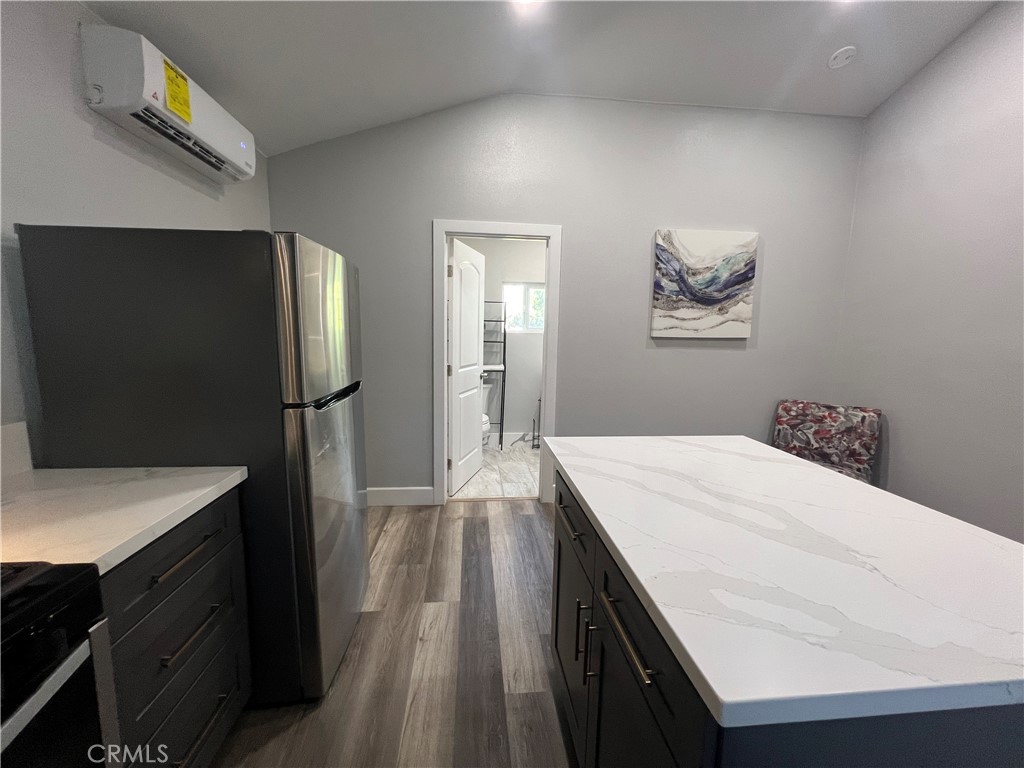 1685 W Cerritos Avenue