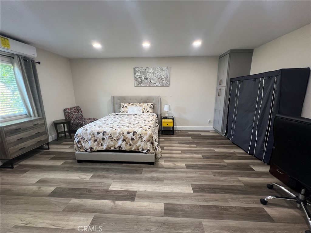 1685 W Cerritos Avenue