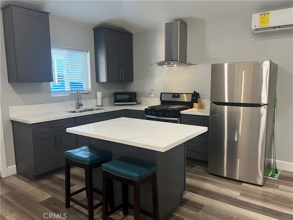 1685 W Cerritos Avenue