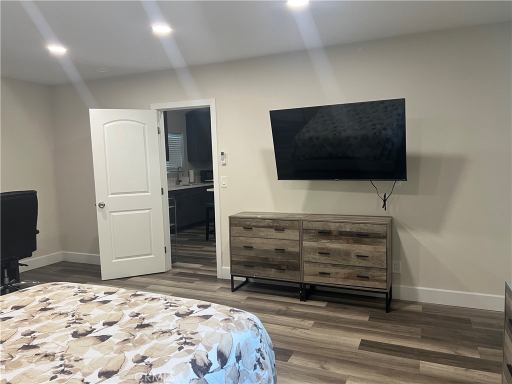 1685 W Cerritos Avenue