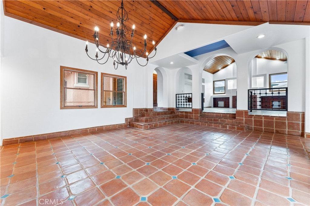 11431 Clybourn