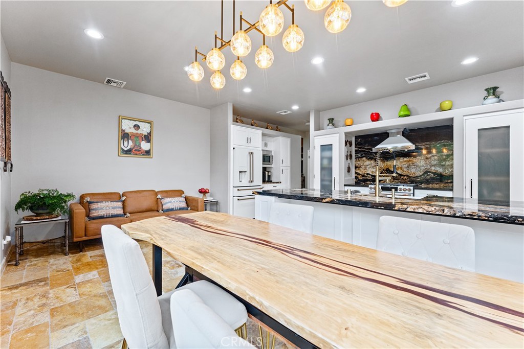 11431 Clybourn