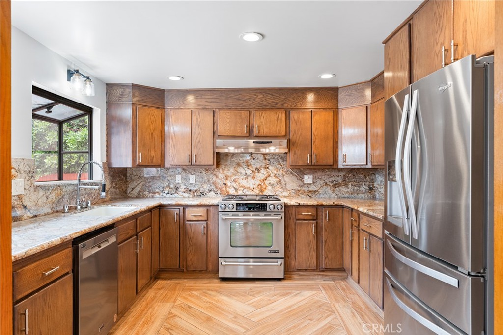 11431 Clybourn
