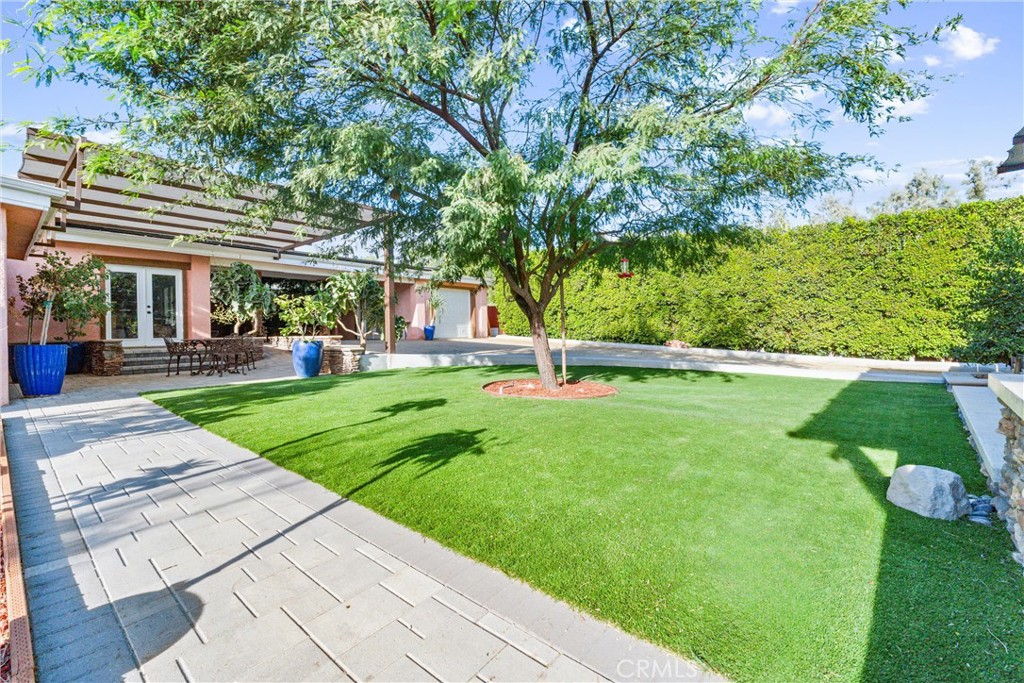 11431 Clybourn