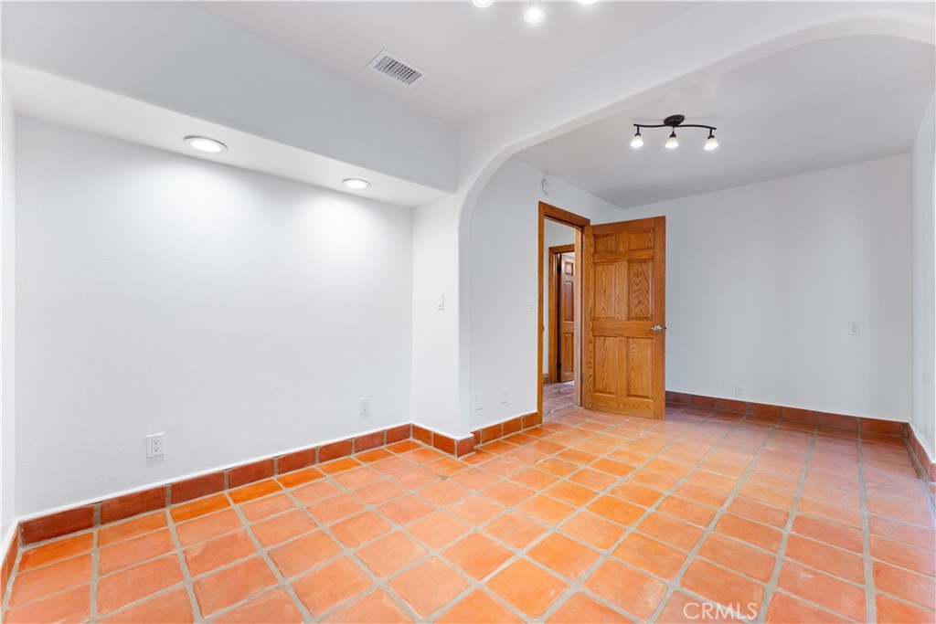 11431 Clybourn