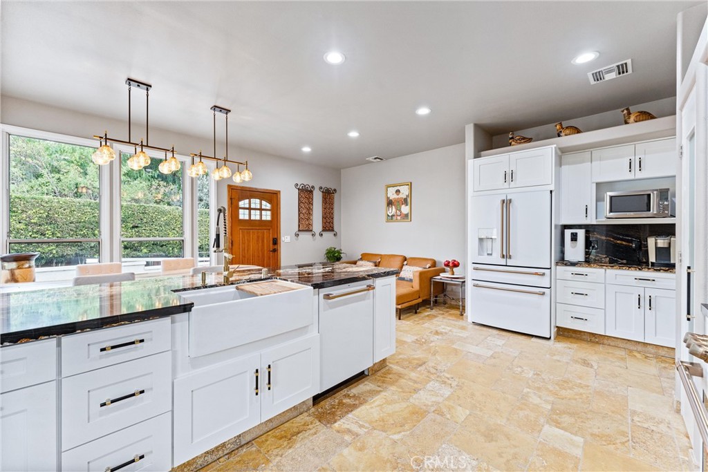 11431 Clybourn