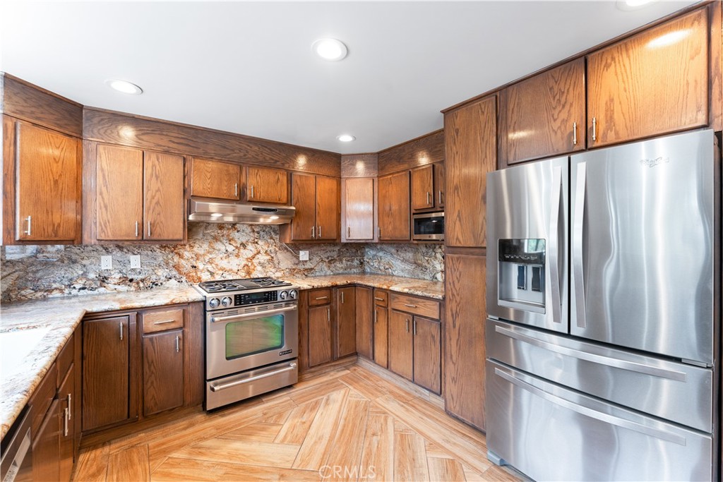 11431 Clybourn