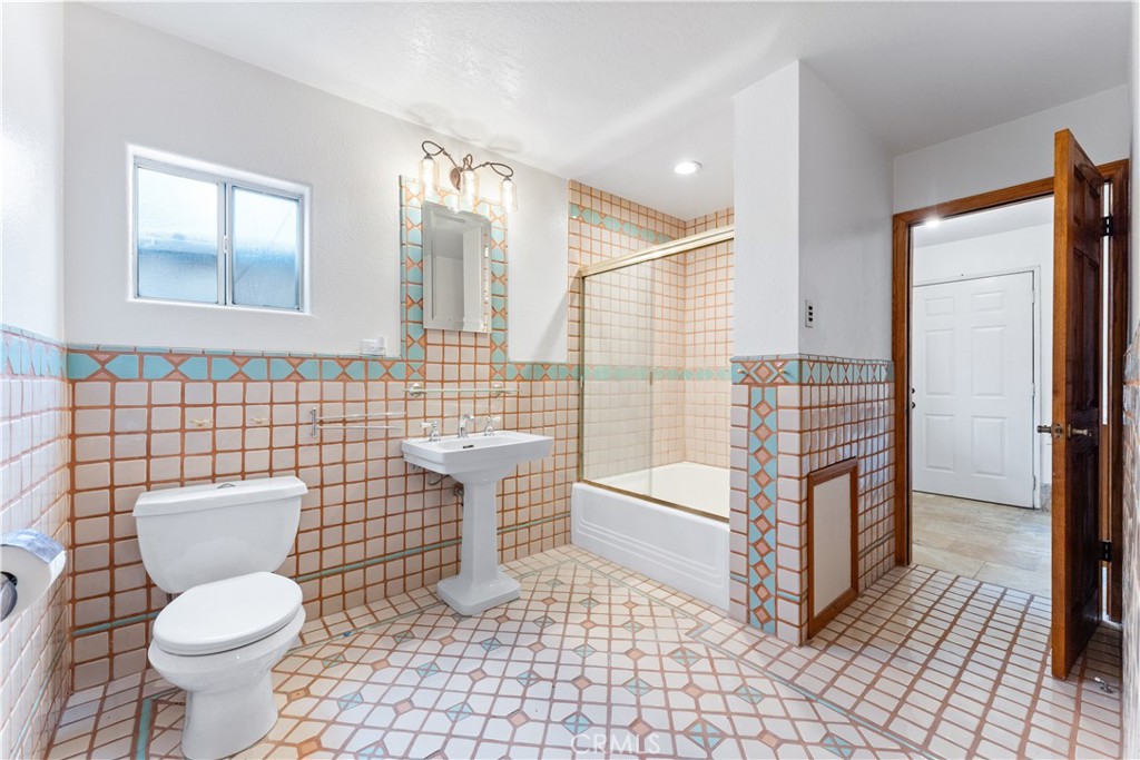 11431 Clybourn
