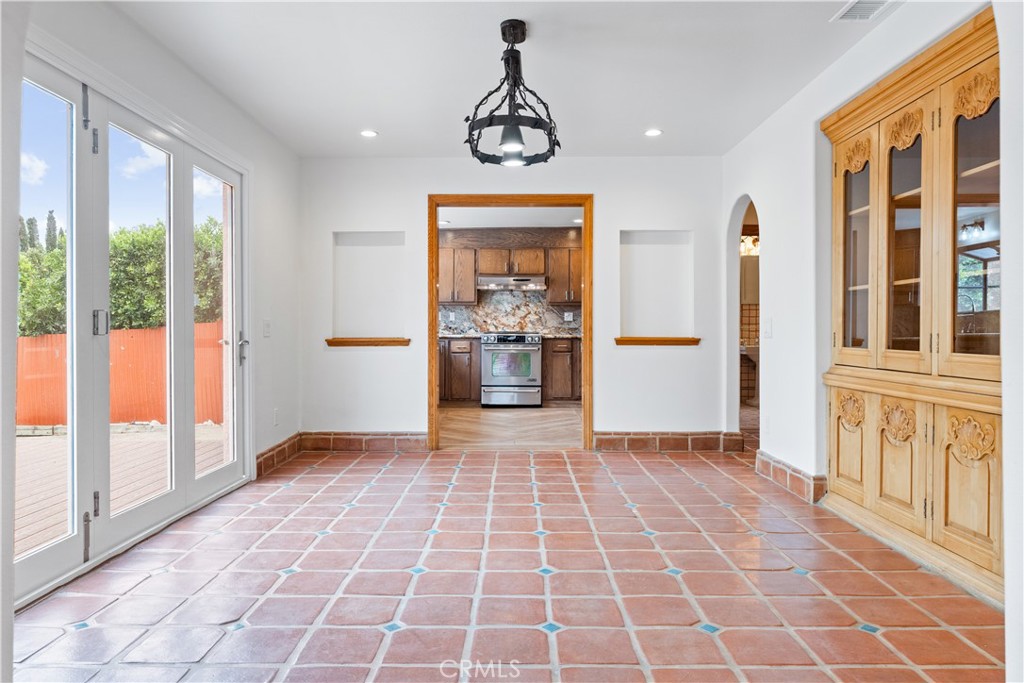 11431 Clybourn
