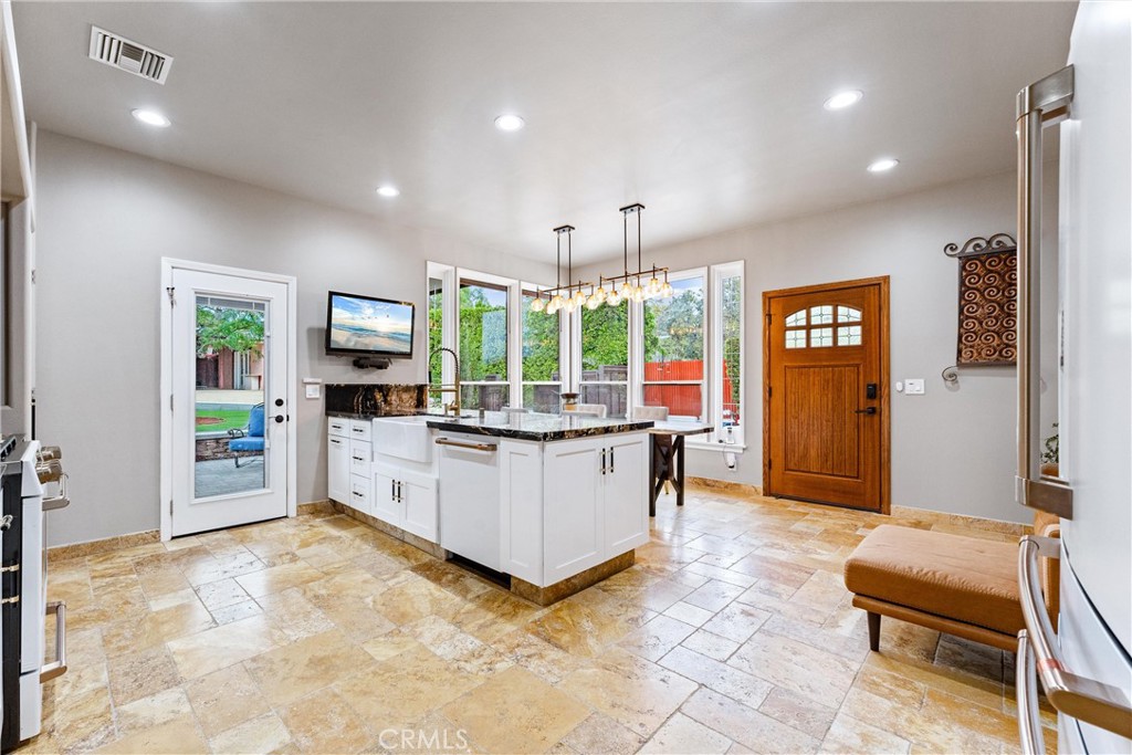 11431 Clybourn