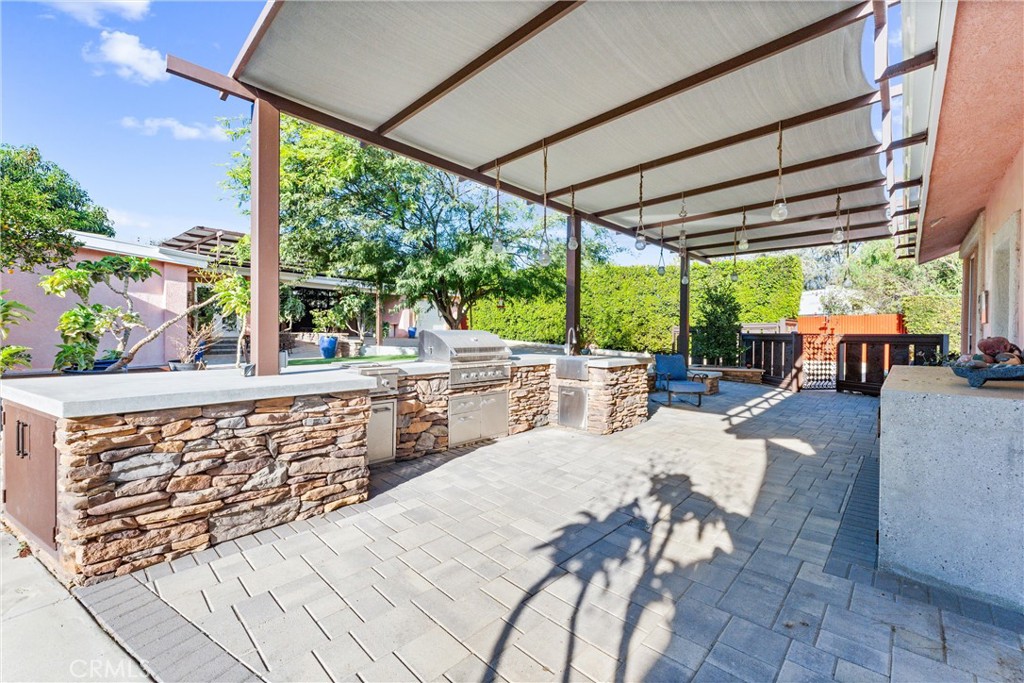 11431 Clybourn