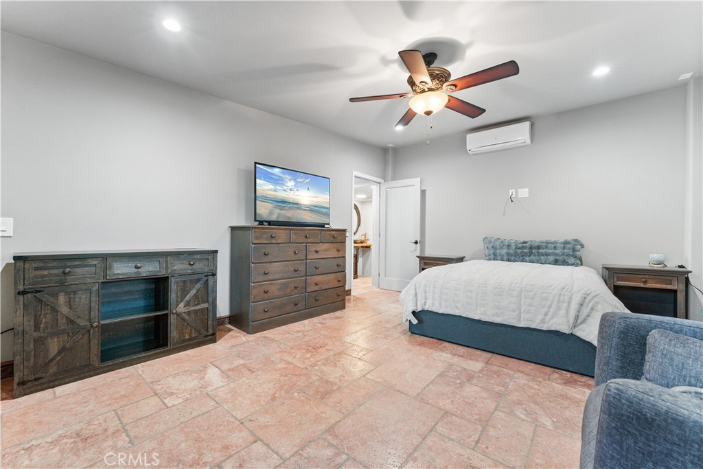 11431 Clybourn