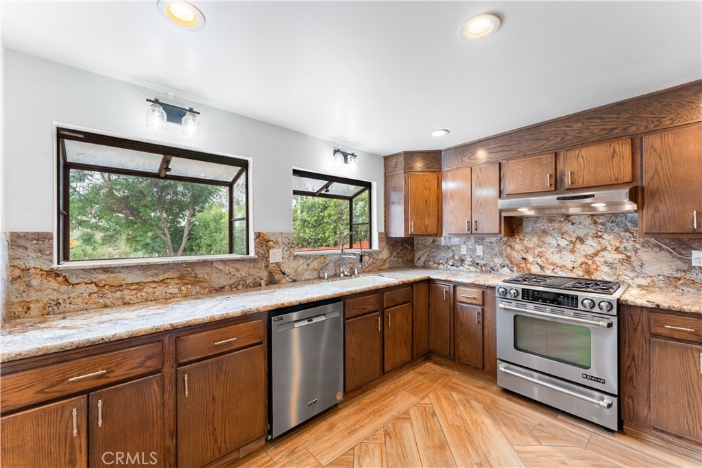 11431 Clybourn