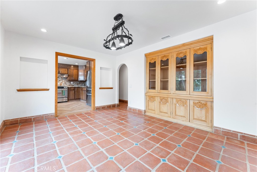 11431 Clybourn