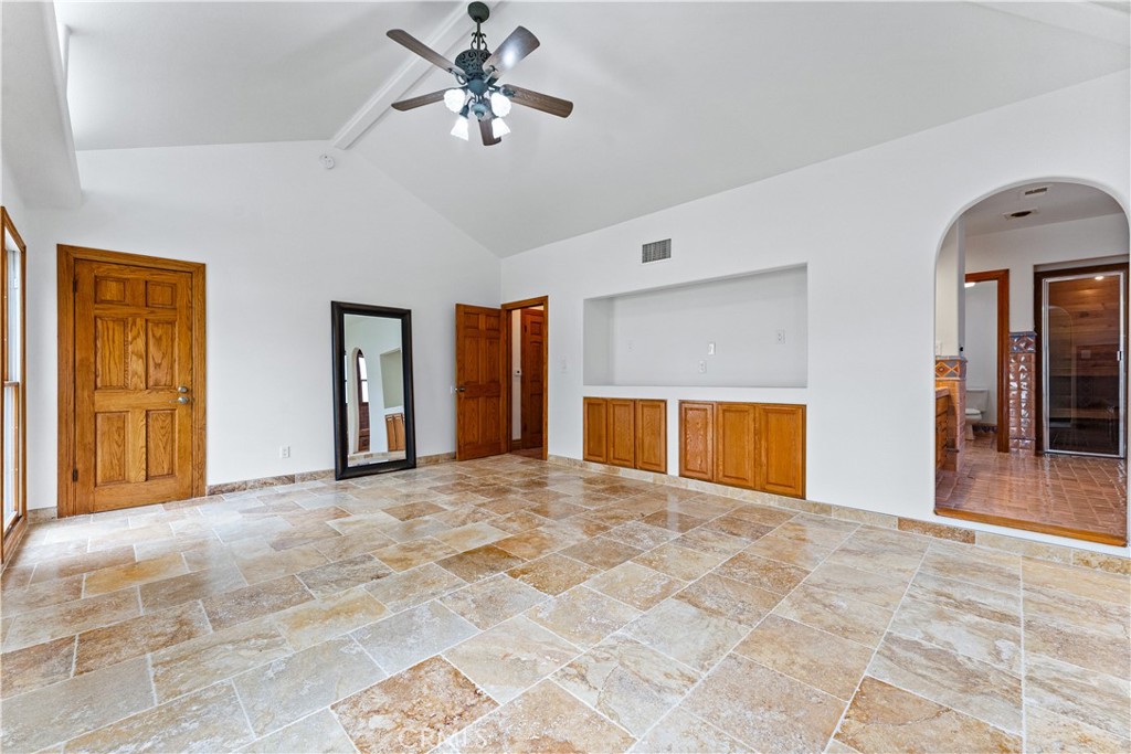 11431 Clybourn