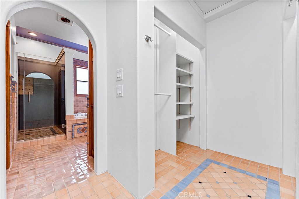 11431 Clybourn