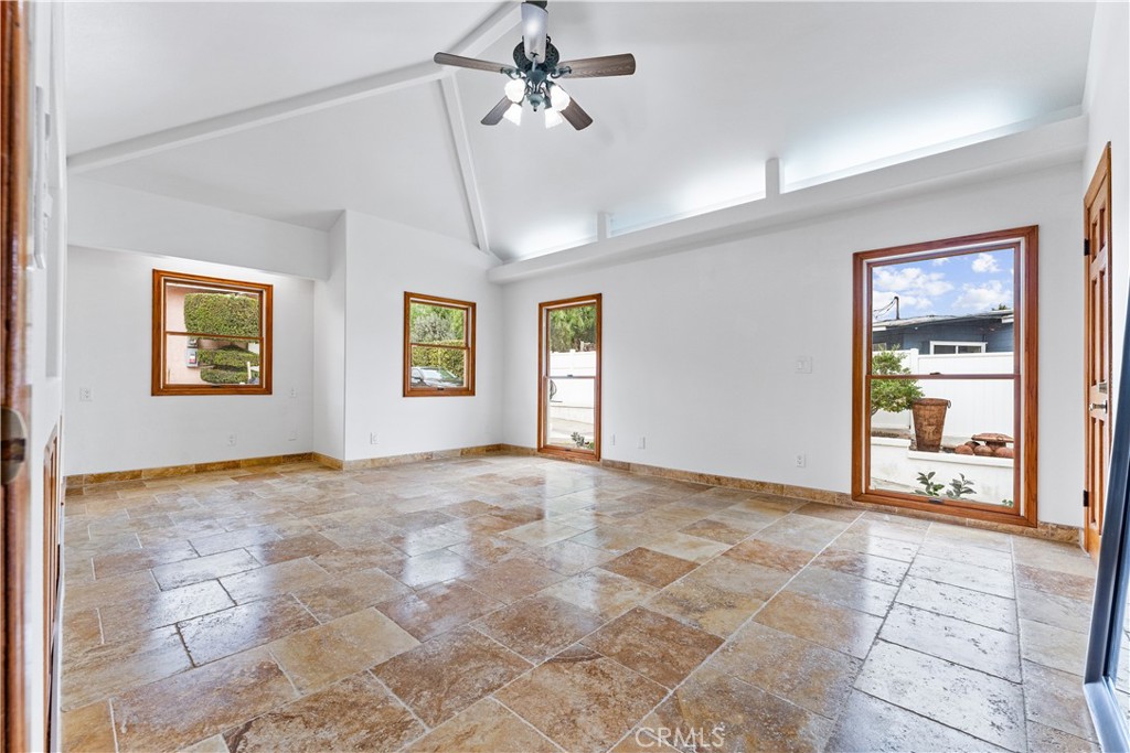 11431 Clybourn