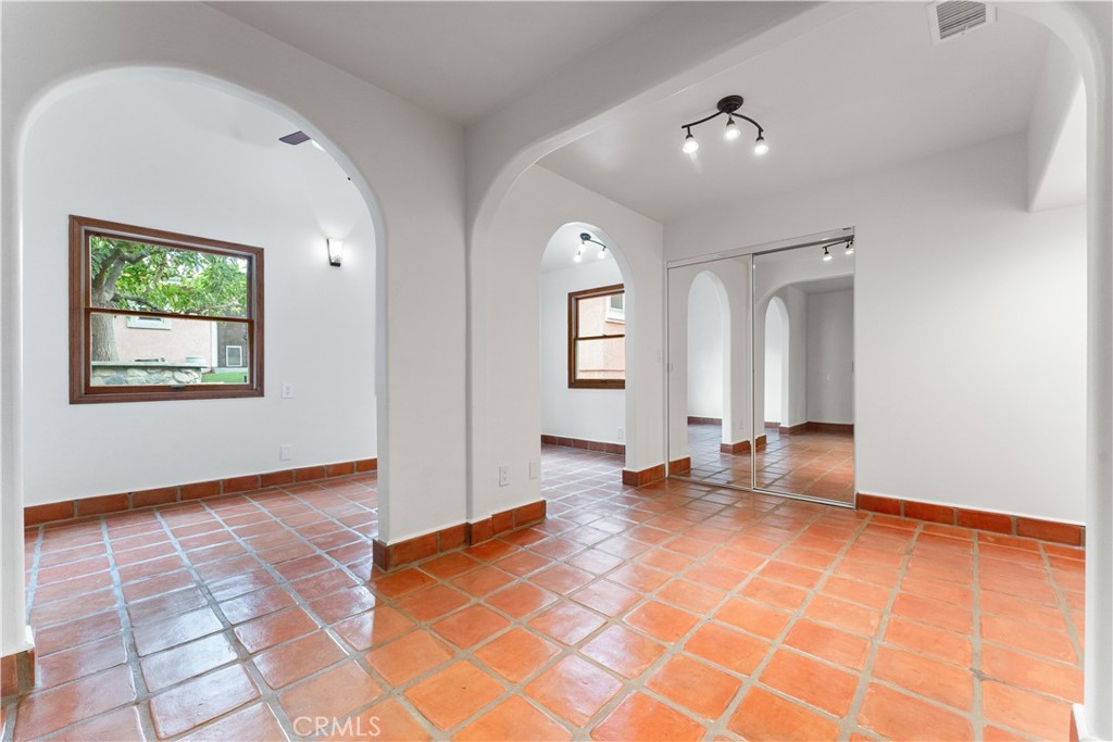 11431 Clybourn
