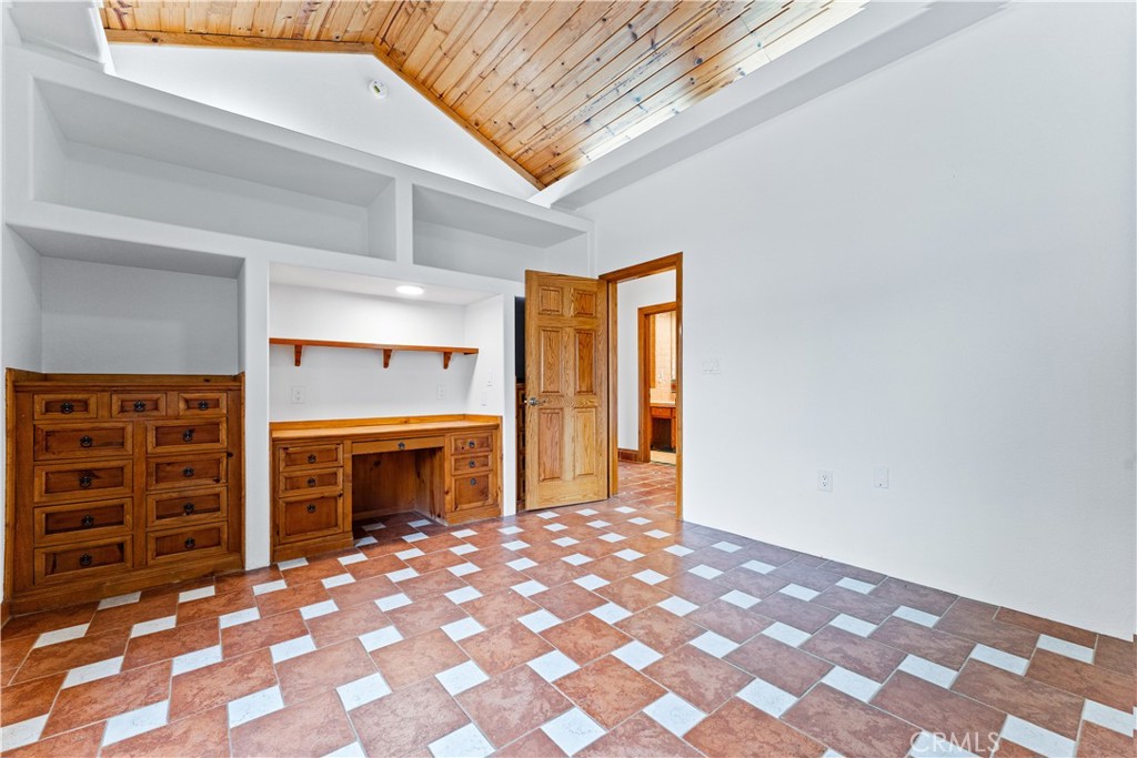 11431 Clybourn