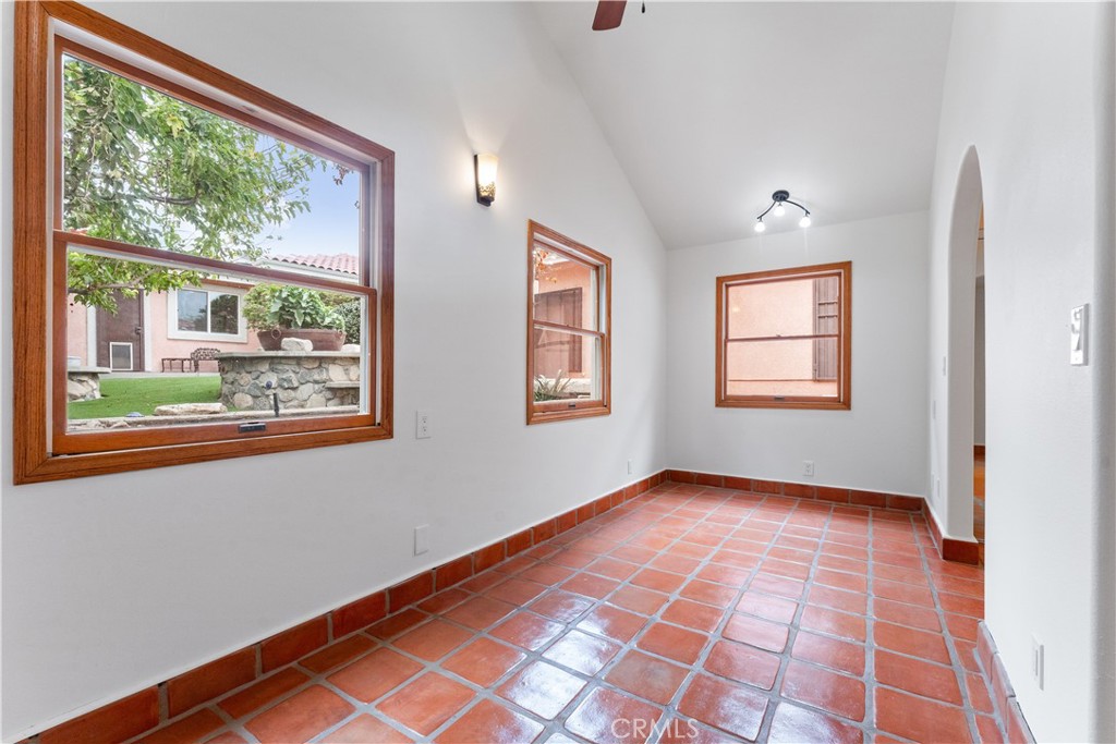 11431 Clybourn