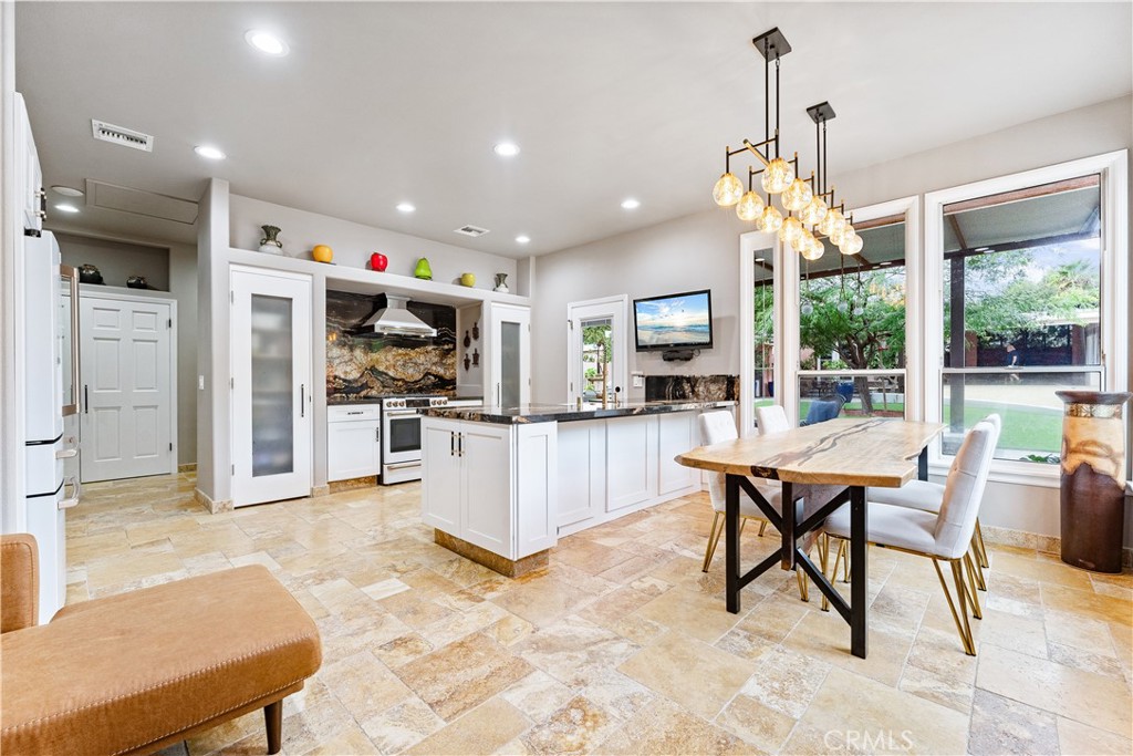 11431 Clybourn