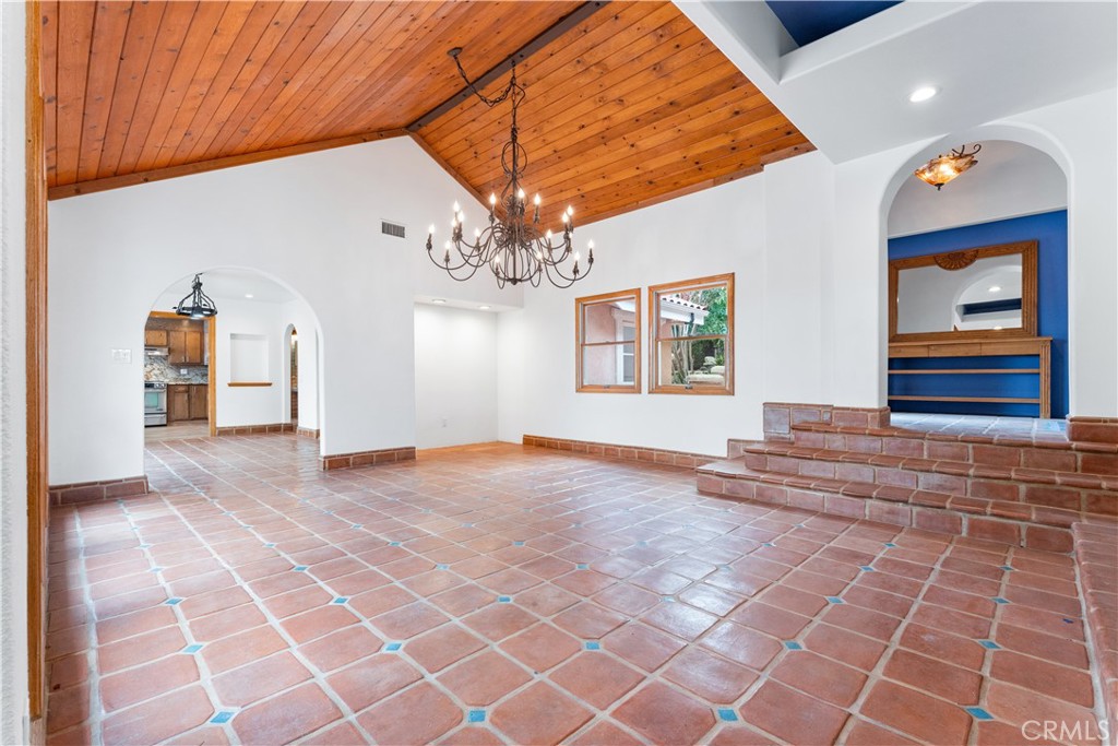 11431 Clybourn