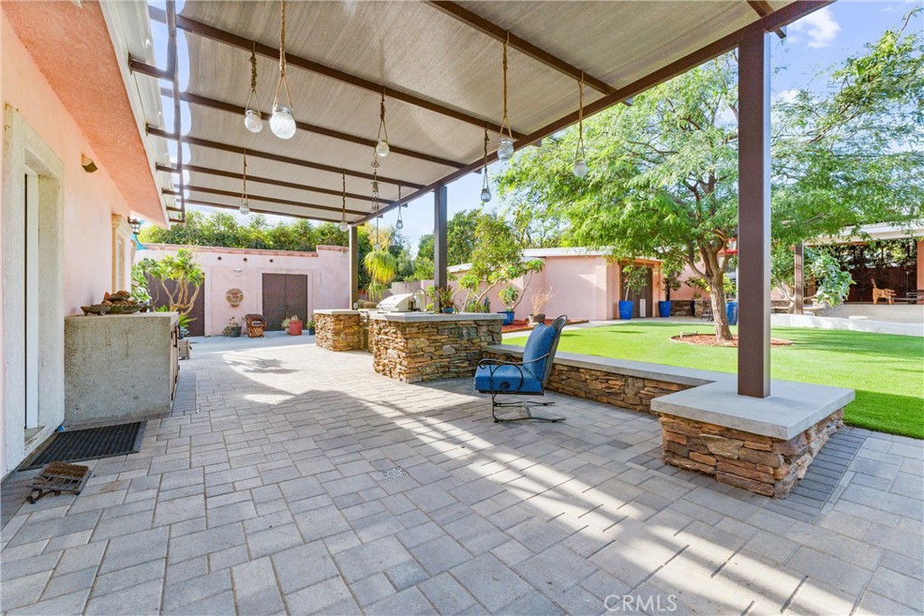 11431 Clybourn