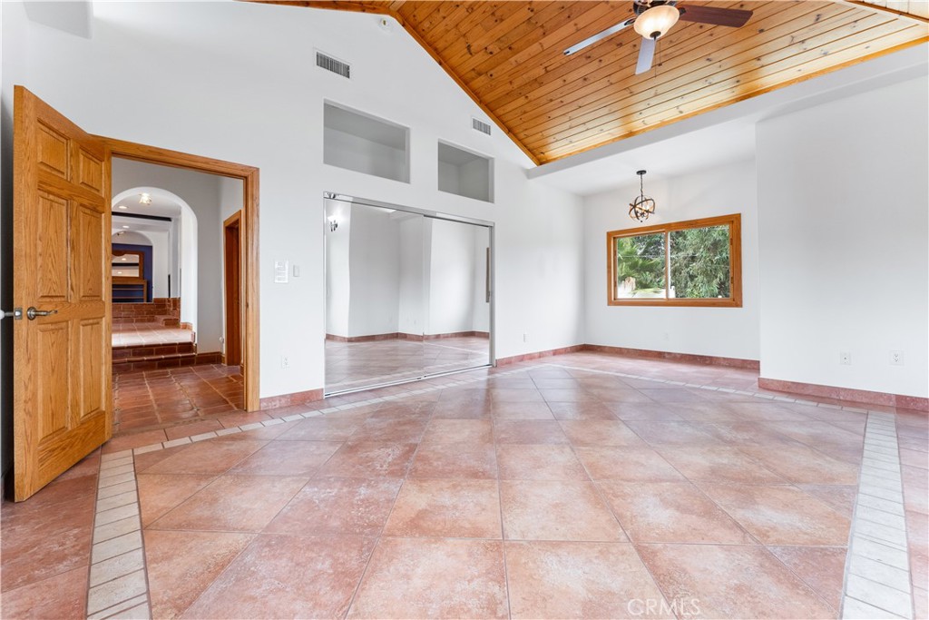 11431 Clybourn