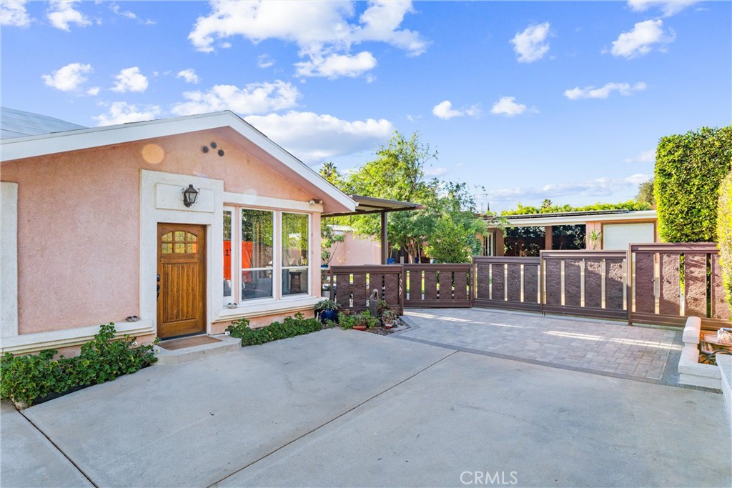 11431 Clybourn