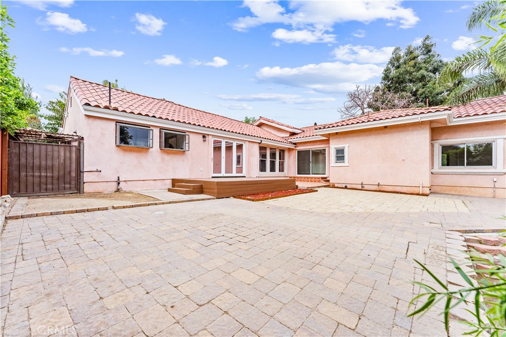 11431 Clybourn